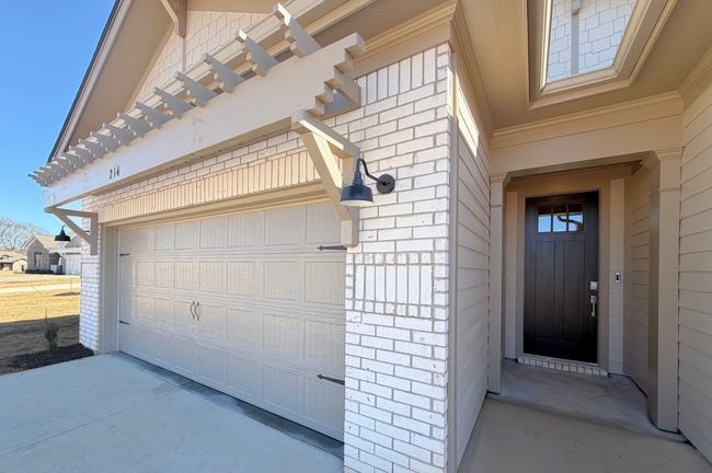 Photo - 214 Stockyard Cir