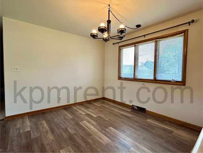 Photo - 720 Poplar St