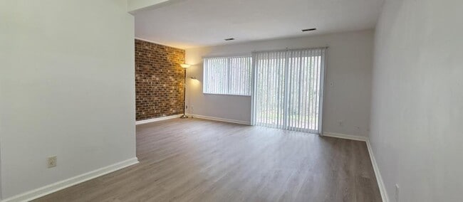 Photo - 220 Elizabeth St