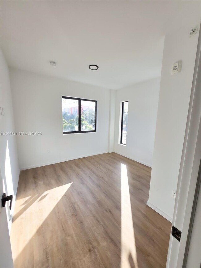 Photo - 753 NW 30th St Unidad 1