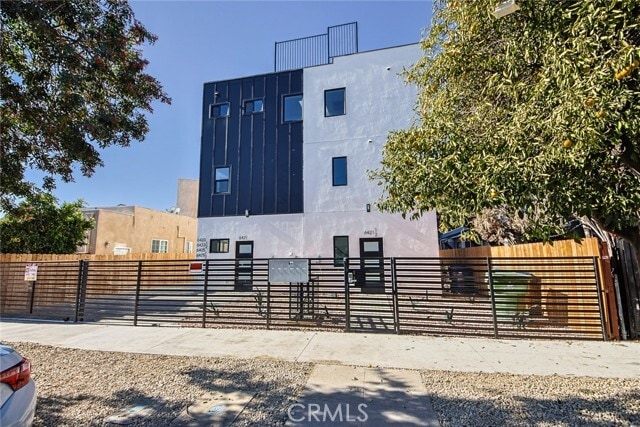 Building Photo - 6425 Troost Ave Unit 1/2