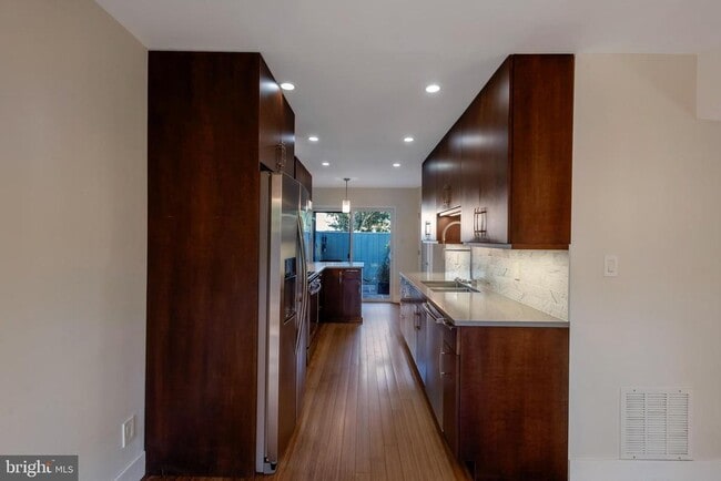 Building Photo - 5250 Pooks Hill Rd Rental