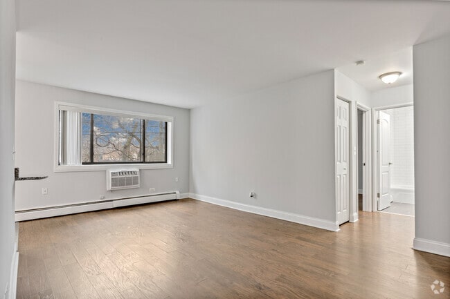 Building Photo - 6001 N Kenmore Ave Rental
