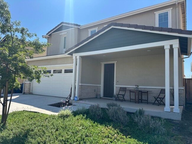 Building Photo - Gorgeous newer home in gated community wit...