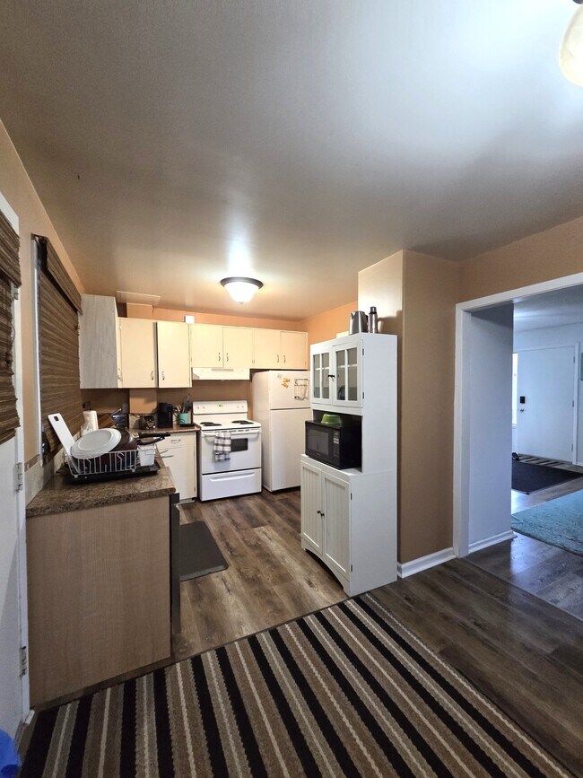 Photo - 3316 Sparks St