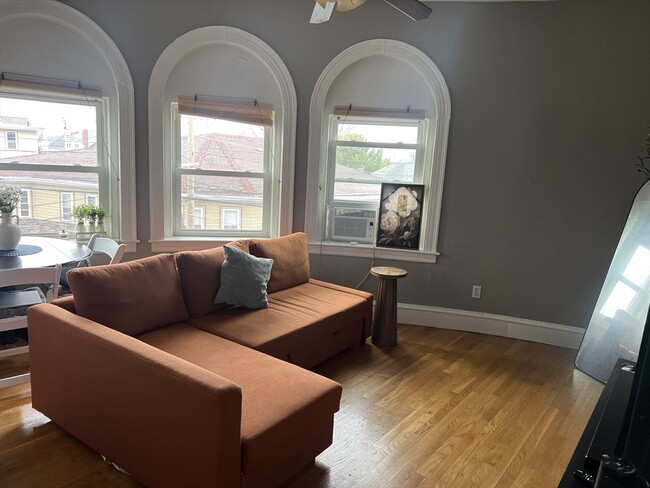 Building Photo - 267 Washington Ave Unit 5