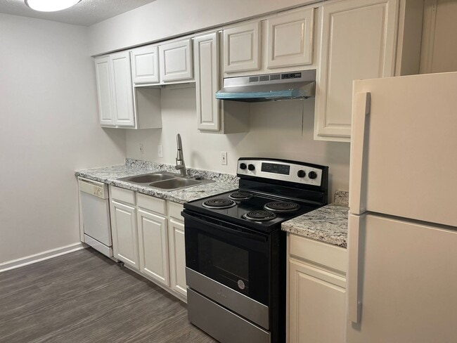 Building Photo - Modern 2-Bed, 1-Bath Oasis with Central Ai... Unit P-H4 Rental