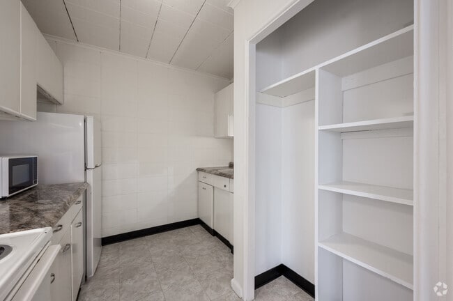 1BR, 1BA - 750SF - Kitchen