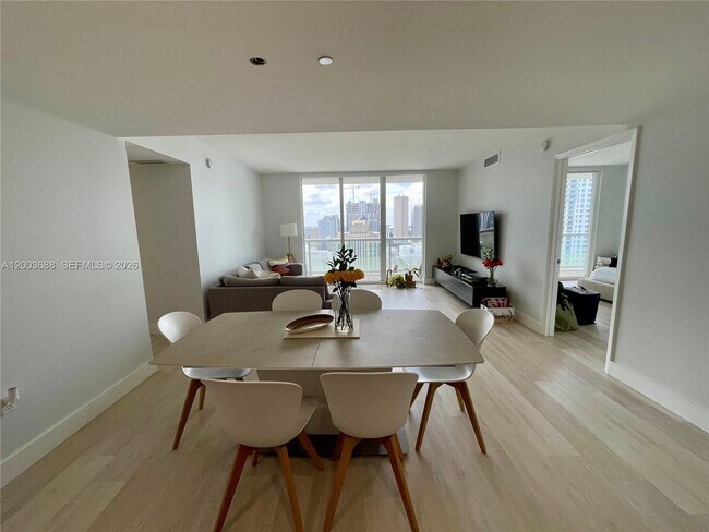 Photo - 50 Biscayne Blvd Unidad 2611