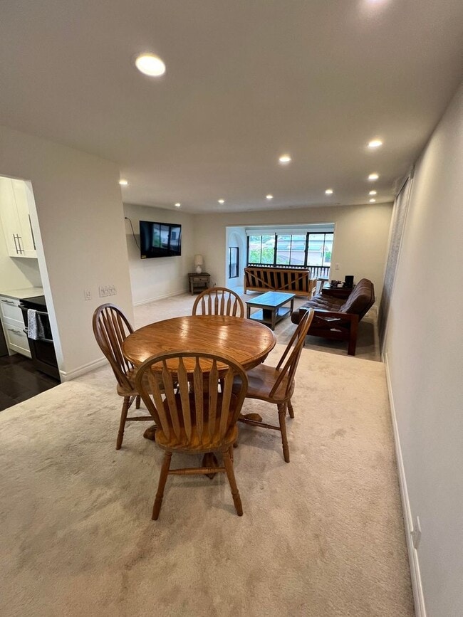 2530 Clairemont Dr