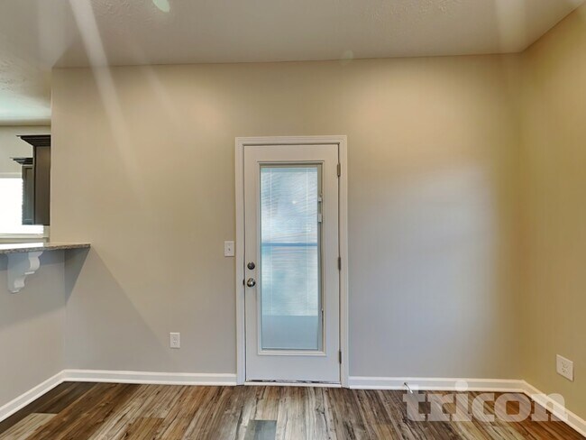 Photo - 143 Edgefield Ct