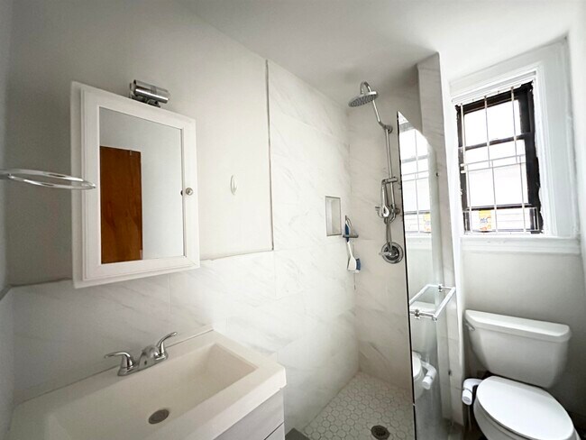 Photo - 76 Romaine Ave Unidad 3 (2F)