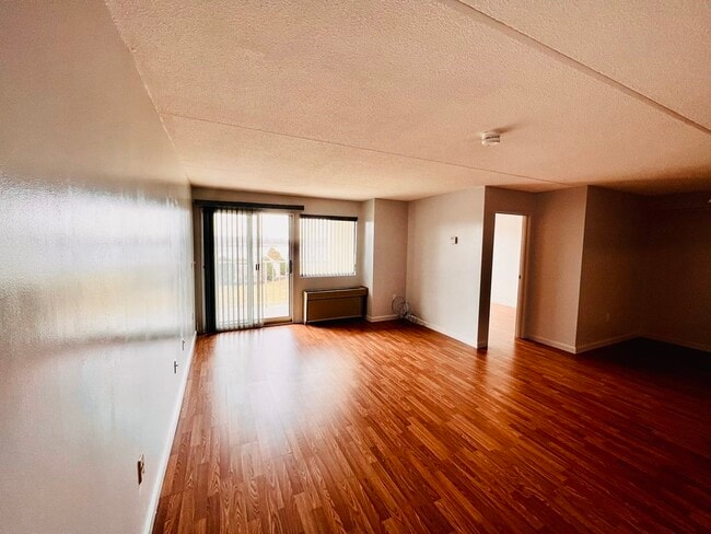 Building Photo - 200 Cove Way Unit 205 Rental
