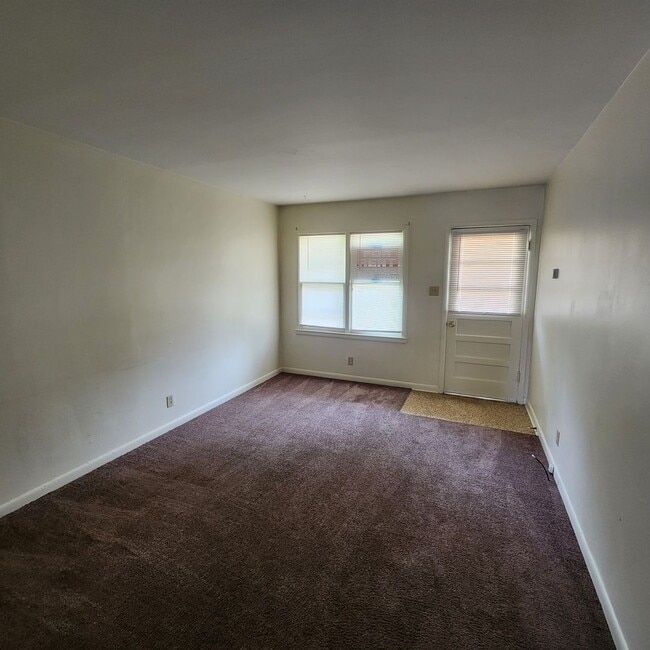 Photo - 2 Bed 1 Bath Apt. Unit 1042 S. Nebraska Ave.
