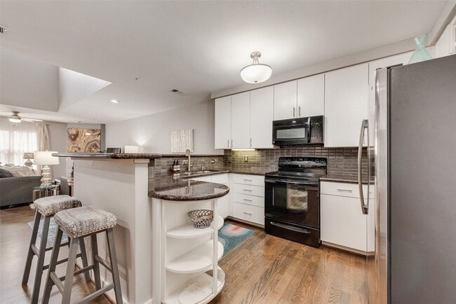 Photo - 3922 Gilbert Ave Unit 220