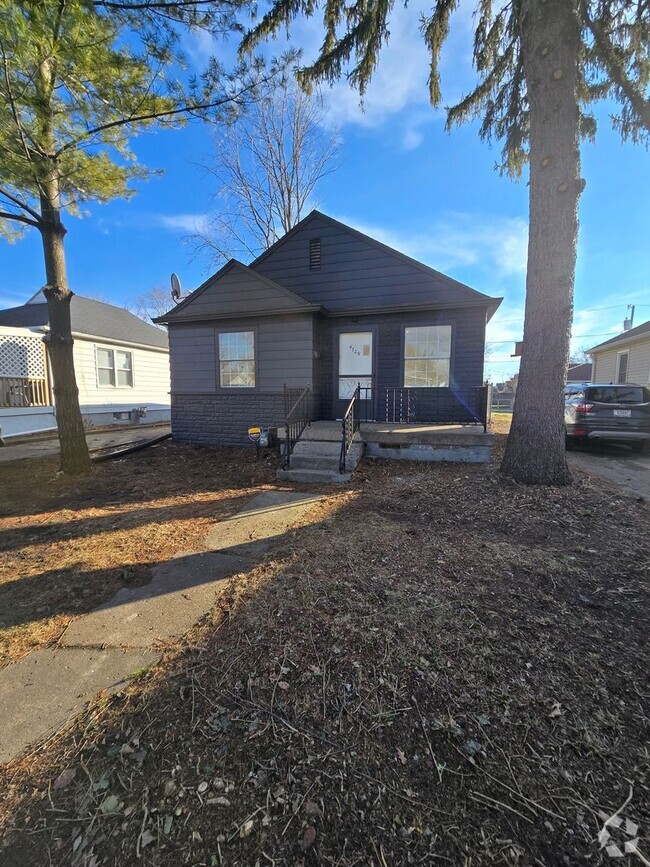 Building Photo - Beautiful Three Bedroom Single Family Home...