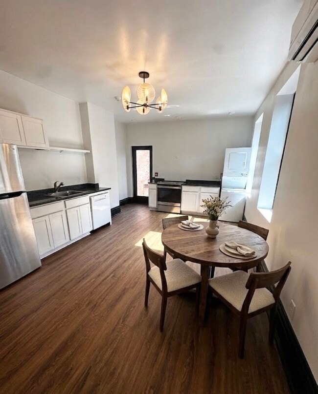 Building Photo - 1408 Lager St Unit 2