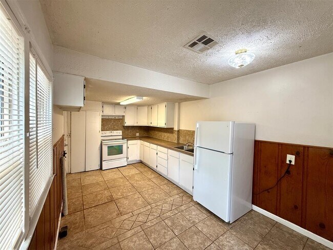 Photo - 7003 NW 46th St