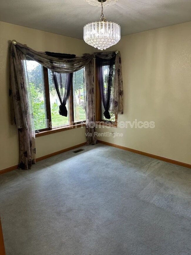 Photo - 948 Oakview Dr