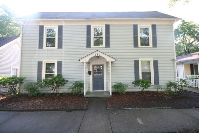 Building Photo - Gorgeous and Spacious 2 Story Duplex - 2 Blocks From Duke - Fenced Yd! Unit A