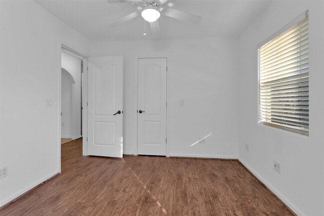 Photo - 403 Meters St