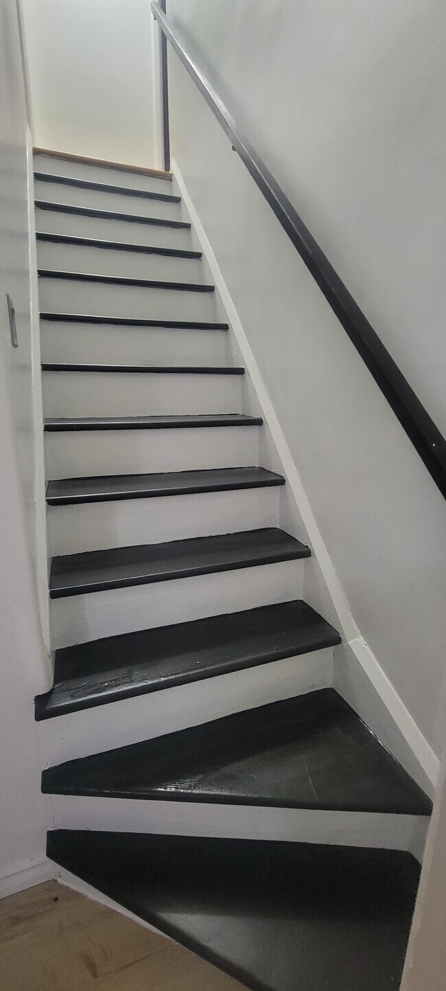 Photo - 498 Ottawa St S