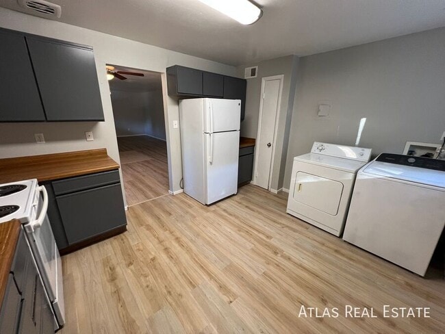 Photo - 2707 N Chestnut St Unit 4