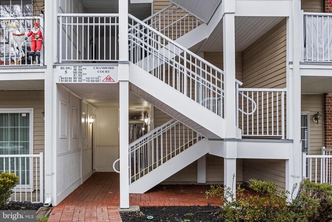 Building Photo - 98 Chambord Ct