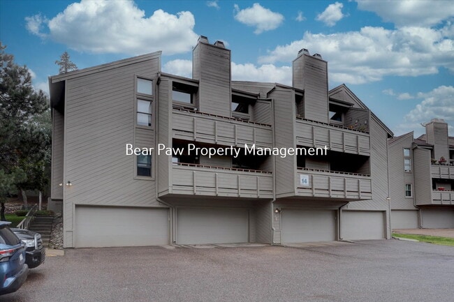 Building Photo - Charming 2-Bedroom Condo in Genesee!
