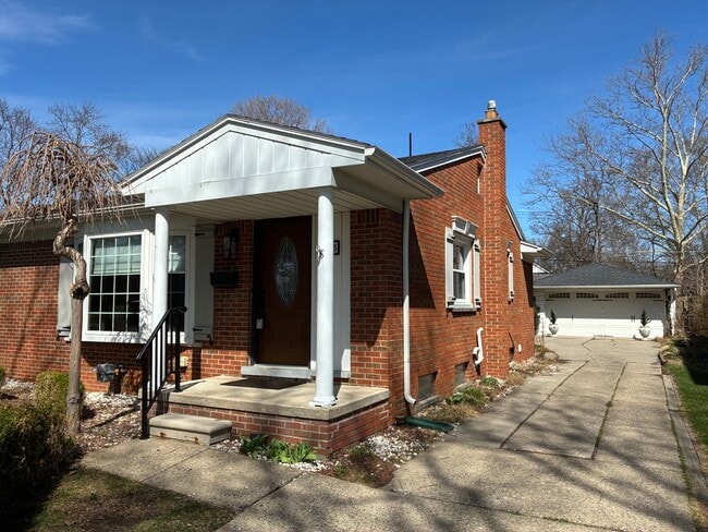 Photo - 1655 Hazel St