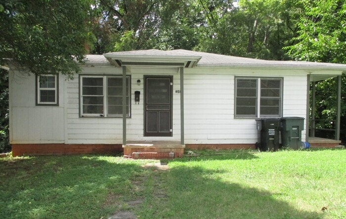 Photo - 242 Broad Dr SW