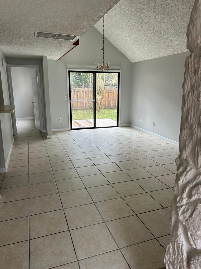 Photo - 6742 Periwinkle Dr