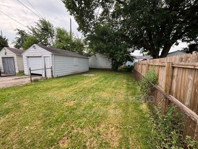 Photo - 1145 Chase Ave