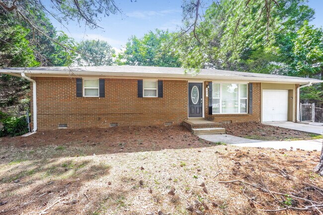 Photo - 303 Mercer Dr