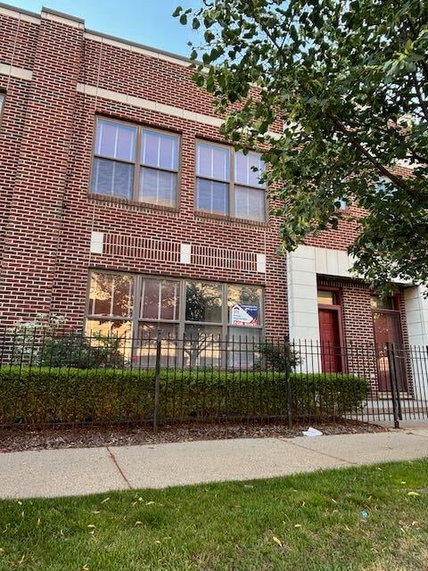 Building Photo - 64 W Bethune St Unit #28