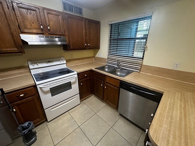 Photo - Spacious 2/2 Close to UF Unit # Z251