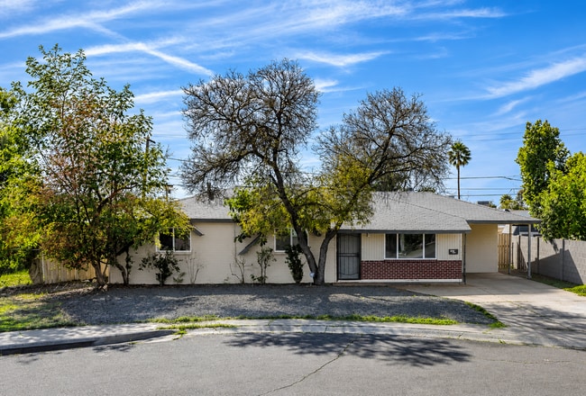 Photo - 1730 S Parkside Dr