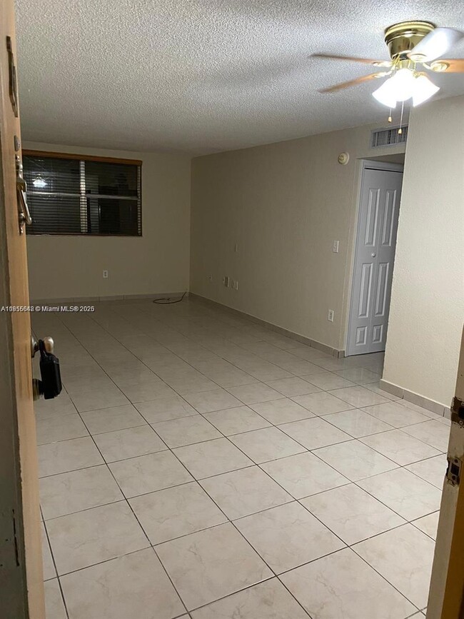 Building Photo - 666 W 81st St Unit 220 Rental
