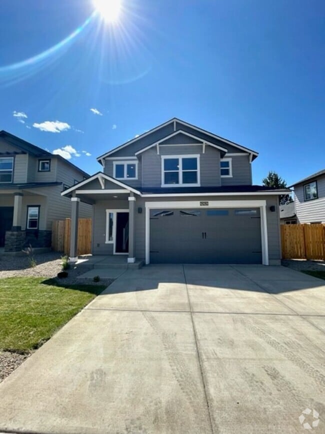 Building Photo - Stunning newer home in NE Bend neighborhood!