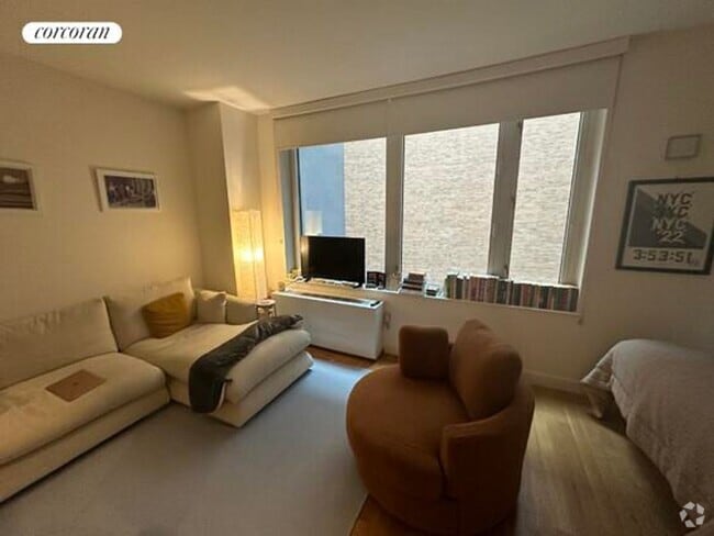 Building Photo - 501 E 74th St Rental