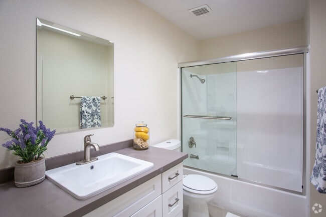 2BR, 1.5 BA-1000 SF