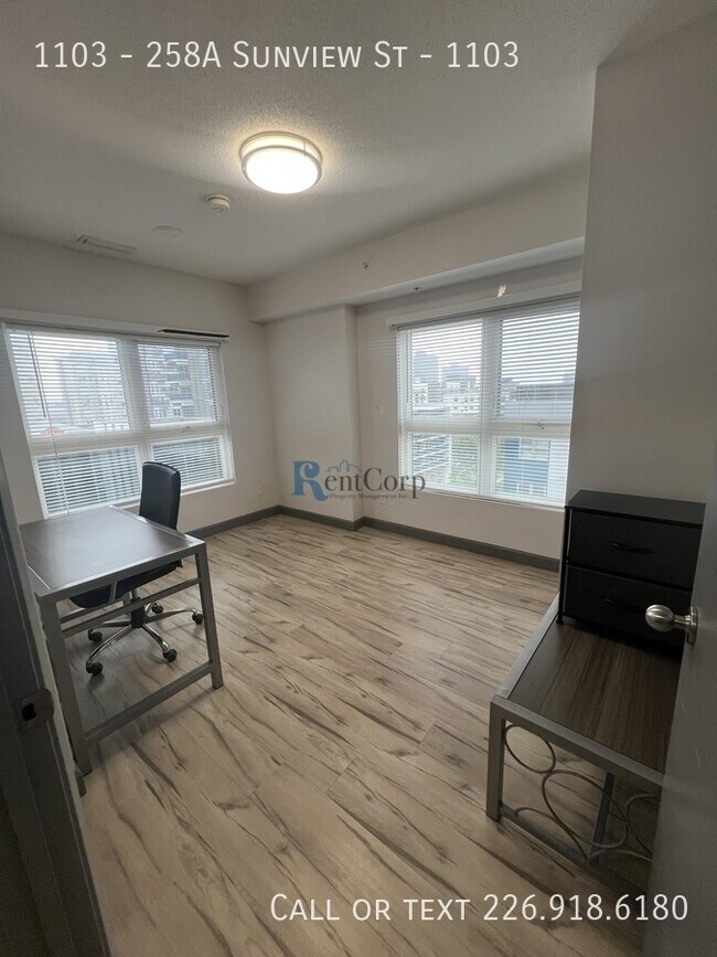 Photo - 258A-258A Sunview St