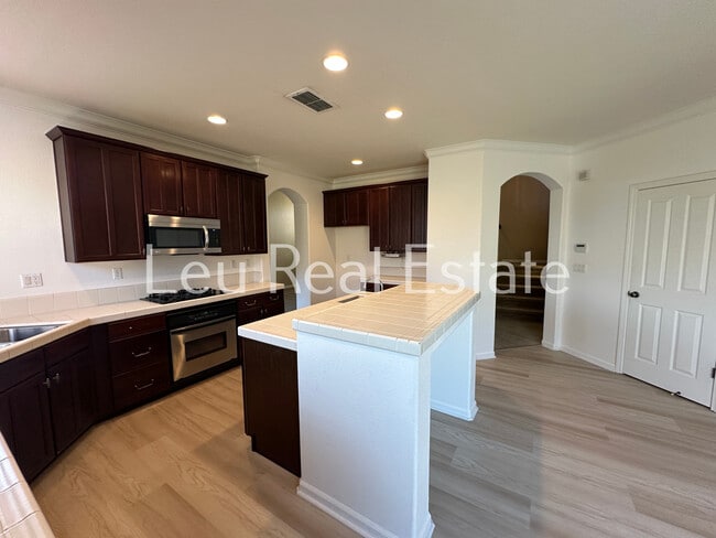 Photo - 6042 Brogan Way