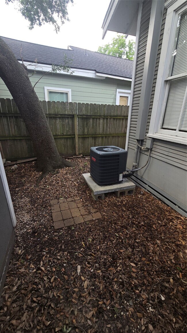 Photo - 2118 Carter St