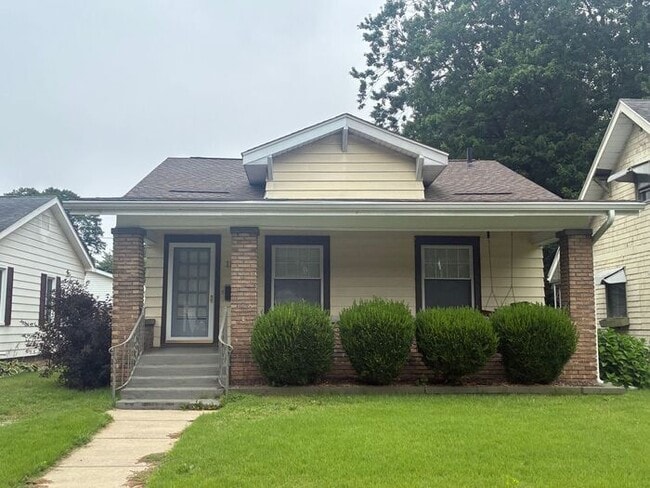 Photo - Charming North Side 2 Bedroom Home Near ISU Memorial Stadium!