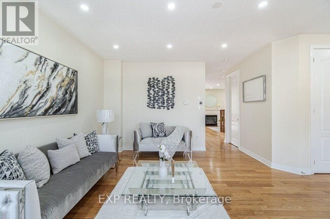 Photo - 5 Appleaire Cres