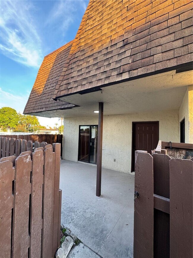 Photo - 129 San Remo Blvd