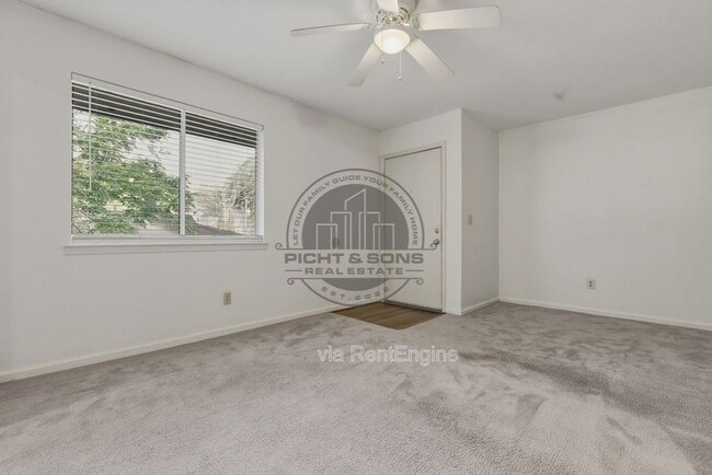 Photo - 713 Pointe Ct