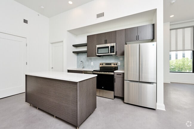 2BR, 1BA - 935SF - Kitchen
