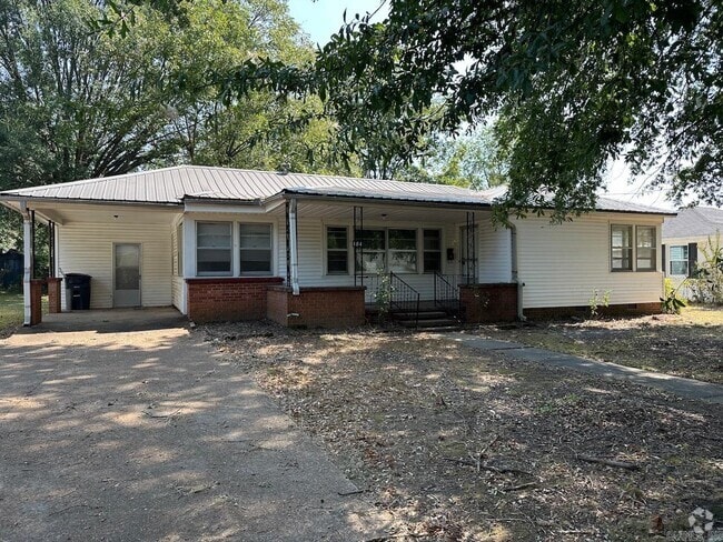 Building Photo - 104 N Olive St Rental